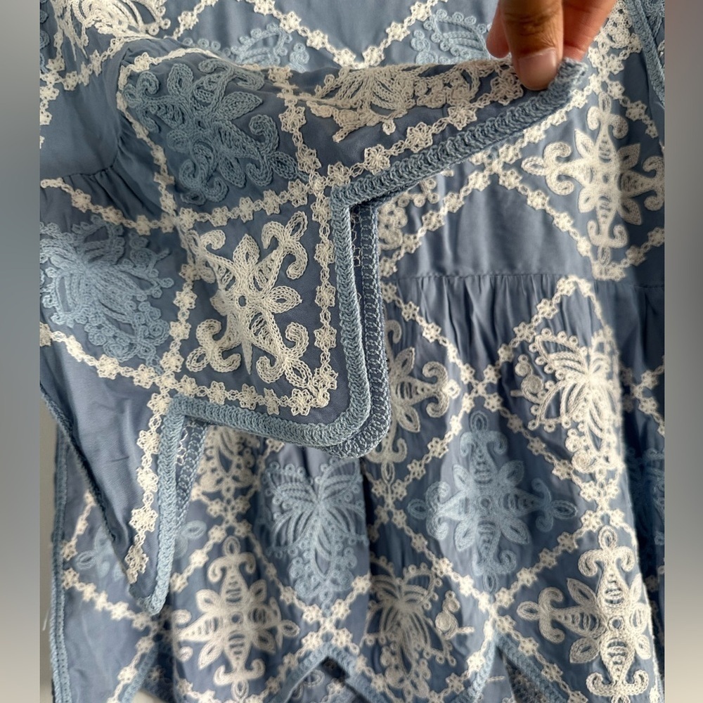 Kindred Anthropologie Blue White Embroidered Peplum Top Boho Artsy Small - Picture 2 of 5